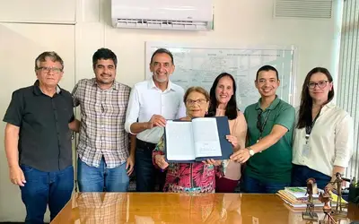 Prefeita de Santana assina escritura pública de doação do terreno para construção do IFAL