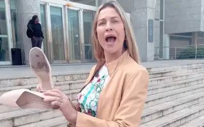 Luana Piovani grava vídeo descalça em protesto contra Pedro Scooby após audiência judicial